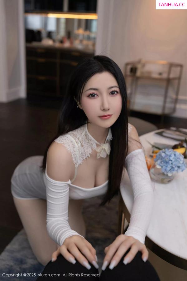 鱼子酱fish  [XiuRen]高清写真图 2025.05.09 No.10261 鱼子酱Fish 白色丝袜第8张图片